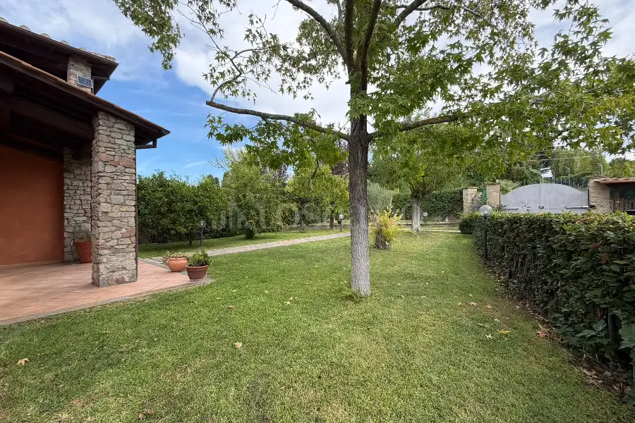 Villa Bifamiliare in vendita di 400 mq a €829.000 (rif. 33/2026)