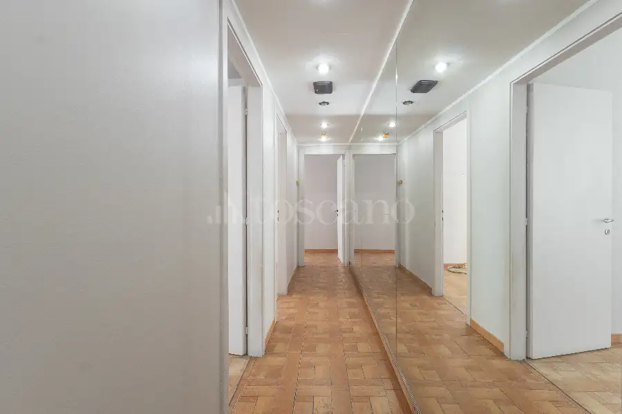 Ufficio in vendita di 250 mq a €1.450.000 (rif. 86/2026)