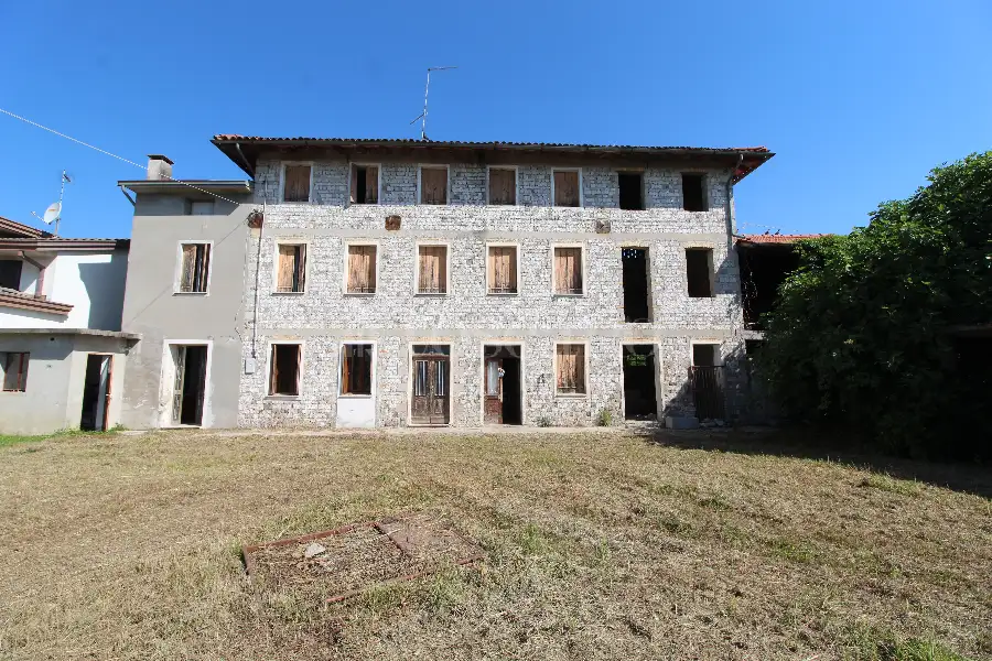 Rustico in vendita di 255 mq a €99.000 (rif. 92/2026)