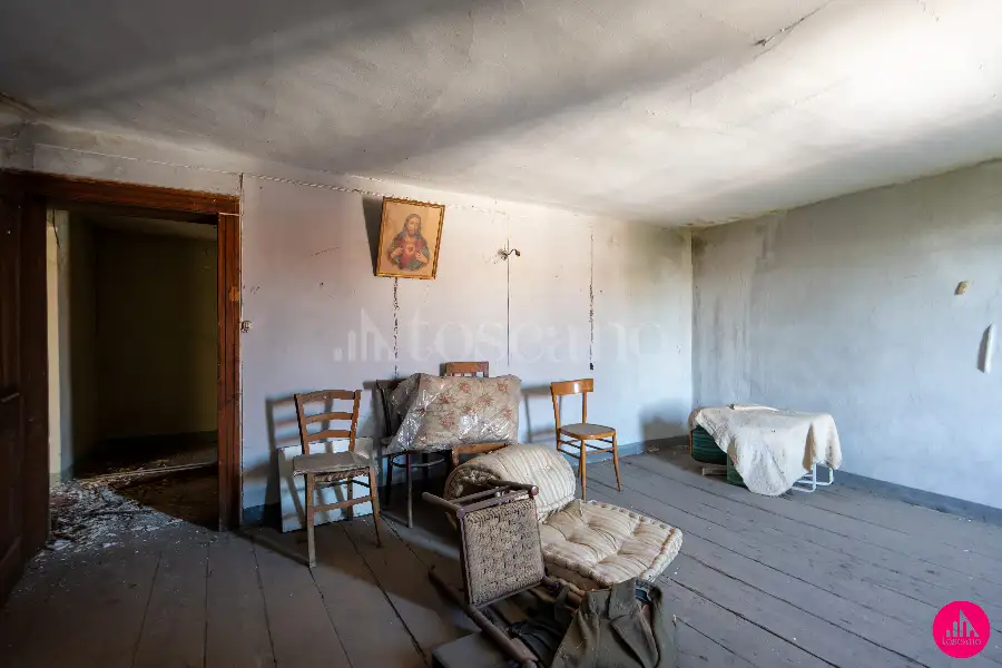 Rustico in vendita di 265 mq a €80.000 (rif. 160/2026)