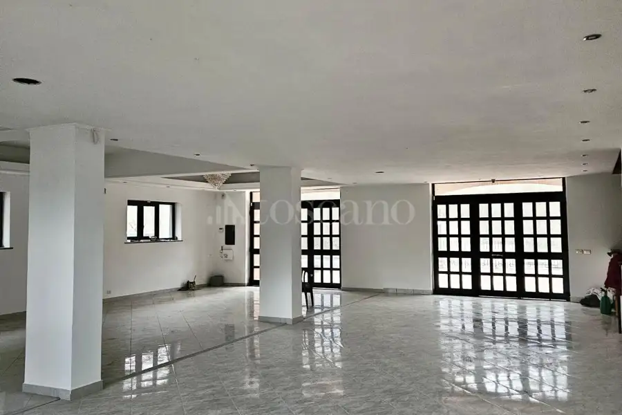 Negozio in affitto di 200 mq a €1.400 (rif. 16/2026)