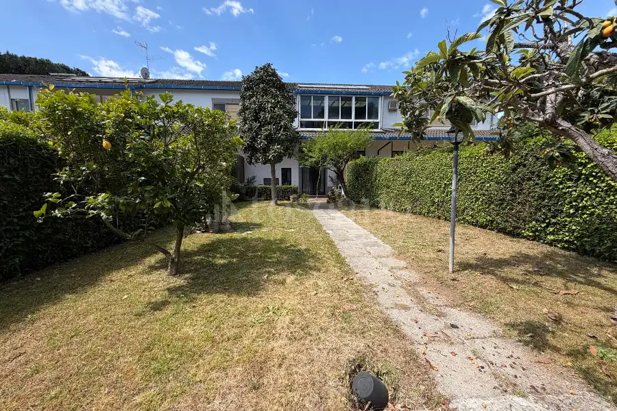 Villa Plurifamiliare in vendita di 250 mq a €575.000 (rif. 25/2026)