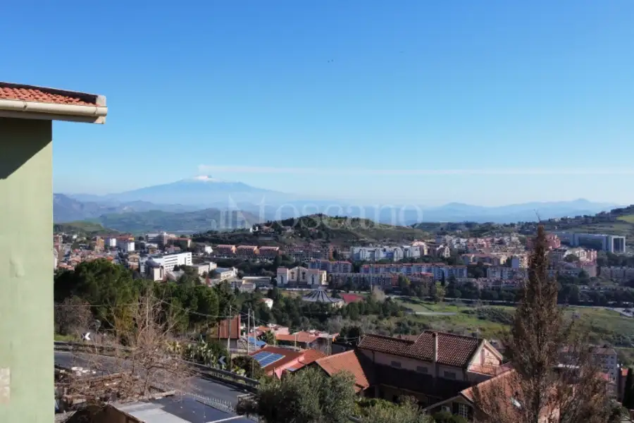 Palazzo in vendita di 2.400 mq a €1.390.000 (rif. 24/2026)