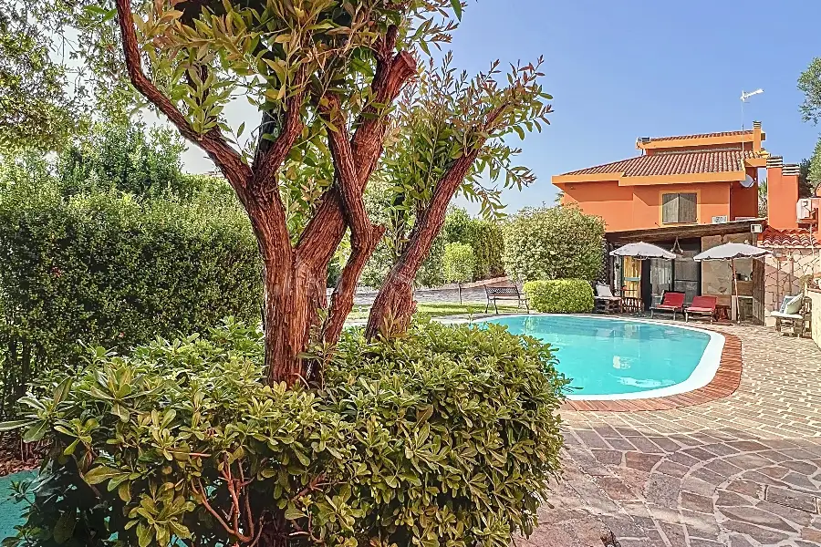 Casa Indipendente in vendita di 330 mq a €590.000 (rif. 82/2025)