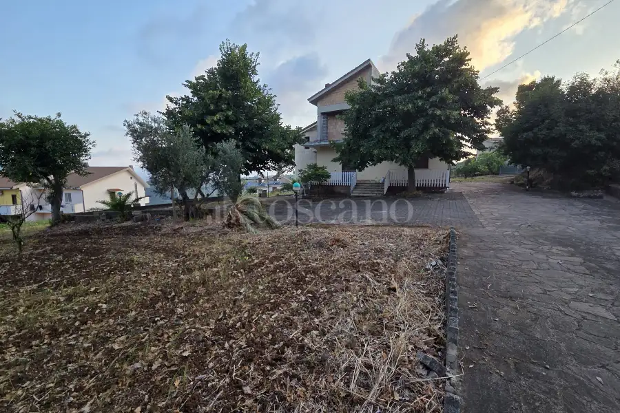 Casa Indipendente in vendita di 300 mq a €225.000 (rif. 14/2026)