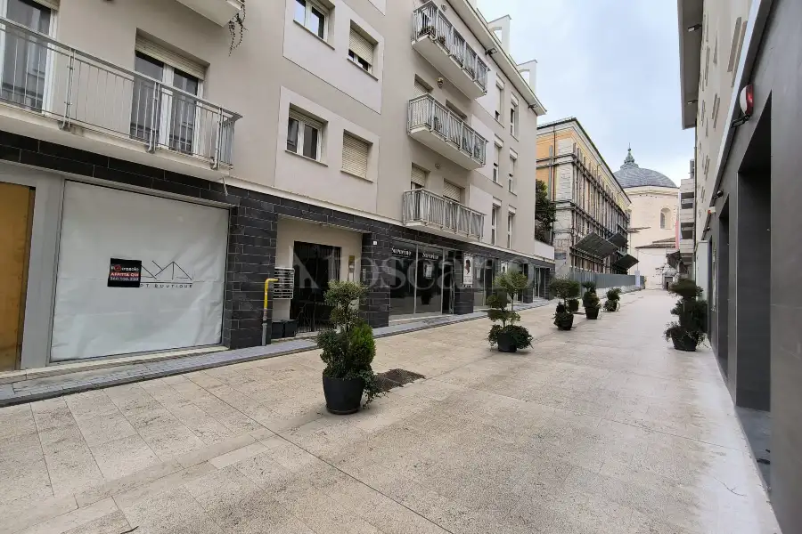 Negozio in vendita di 65 mq a €285.000 (rif. 13/2026)