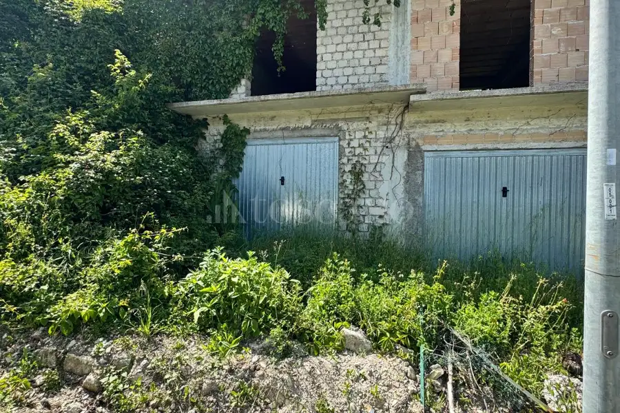 Casa Indipendente in vendita di 332 mq a €60.000 (rif. 64/2025)