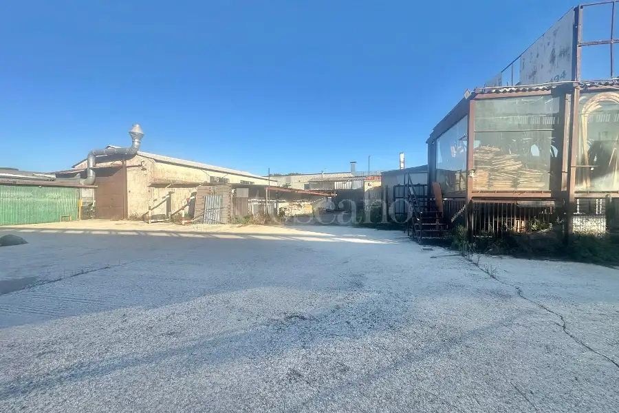 Capannone in vendita di 1.300 mq a €1.049.000 (rif. 23/2026)