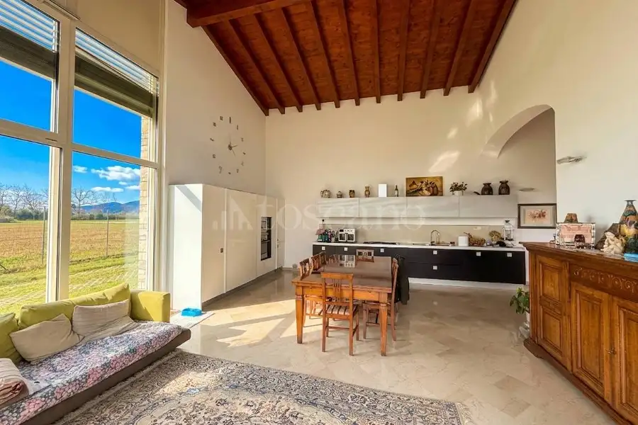 Villa in vendita di 230 mq a €950.000 (rif. 17/2026)
