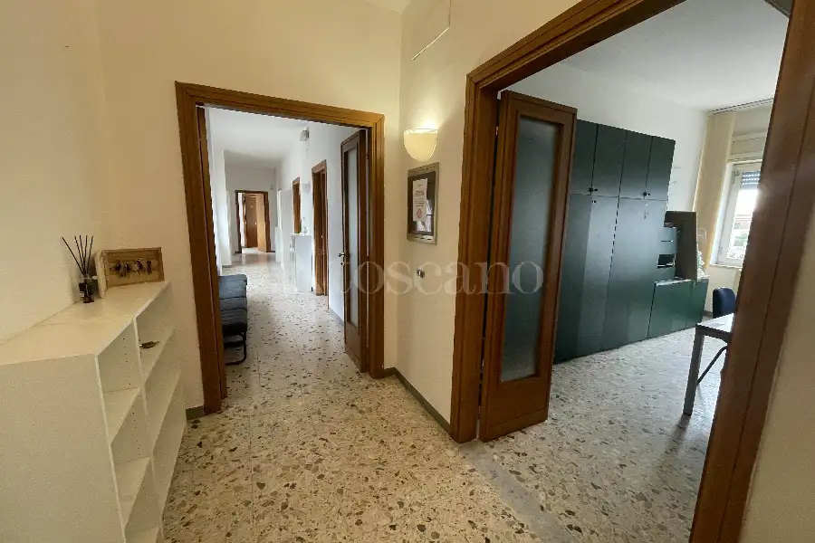 Ufficio in affitto di 200 mq a €1.250 (rif. 27/2026)