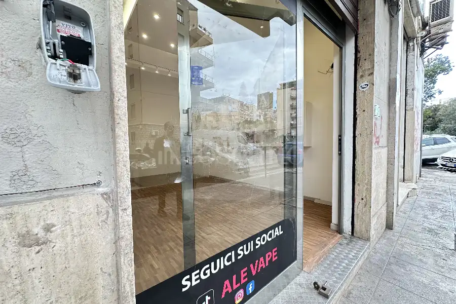 Negozio in affitto di 30 mq a €650 (rif. 7/2026)