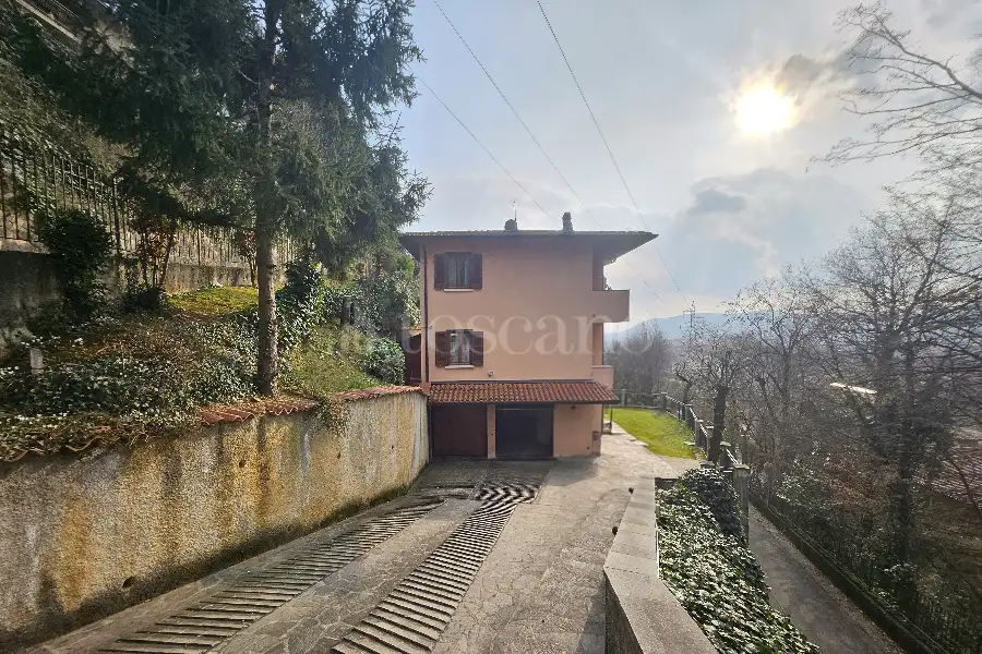 Villa in vendita di 237 mq a €435.000 (rif. 4/2026)