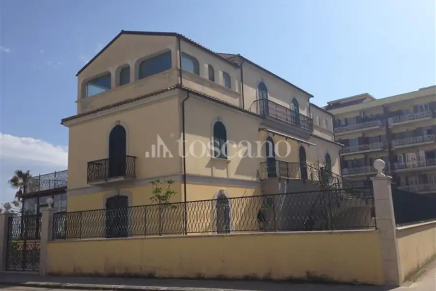 Villa in vendita di 800 mq trattativa riservata (rif. 50/2025)