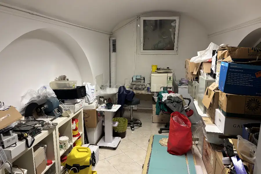 Negozio in vendita di 178 mq a €339.000 (rif. 25/2026)