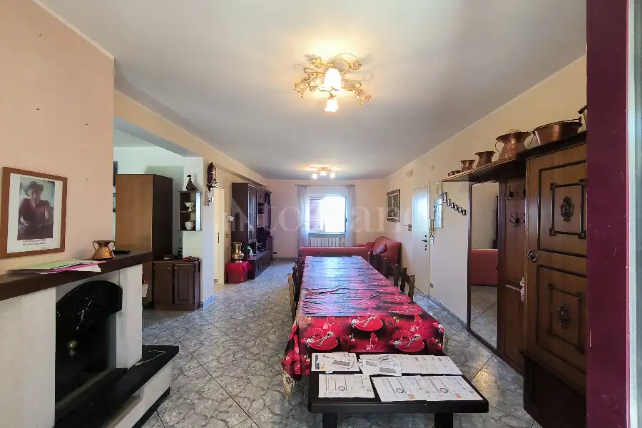 Villa Plurifamiliare in vendita di 800 mq a €350.000 (rif. 39/2025)