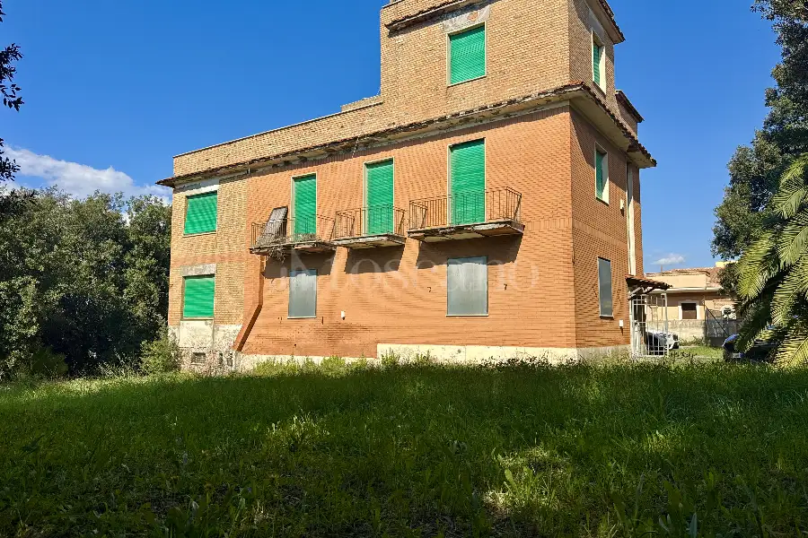 Casa Indipendente in vendita di 350 mq a €349.000 (rif. 112/2025)