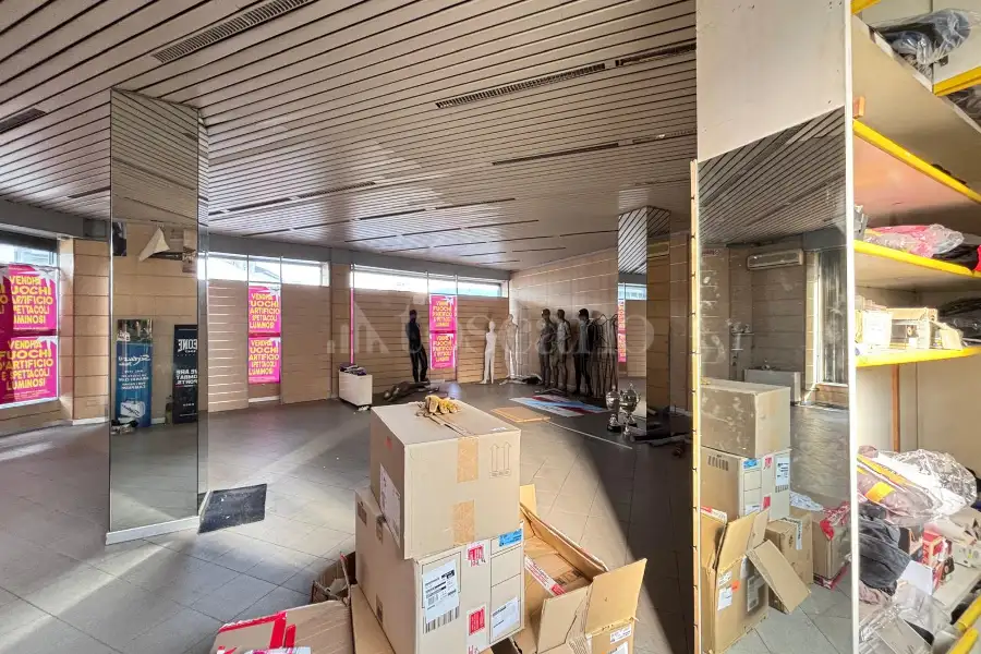 Negozio in vendita di 110 mq a €150.000 (rif. 1/2026)