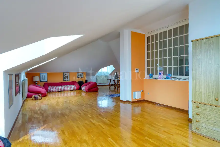 Villa in vendita di 370 mq a €410.000 (rif. 193/2026)