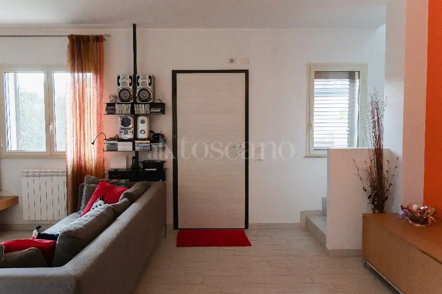 Villa Bifamiliare in vendita di 230 mq a €448.000 (rif. 166/2025)