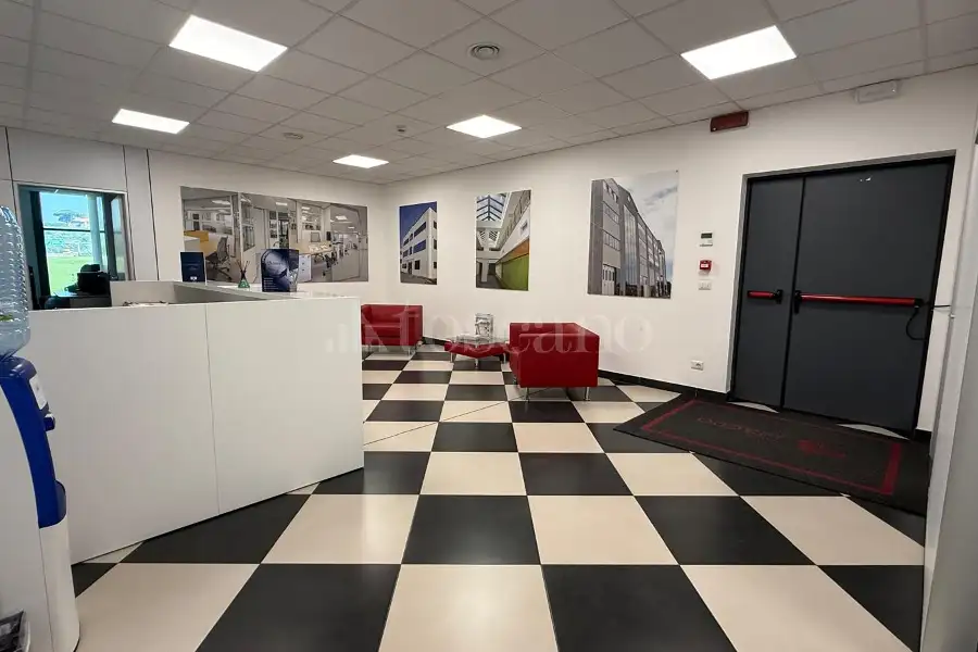 Ufficio in vendita di 300 mq a €350.000 (rif. 24/2026)