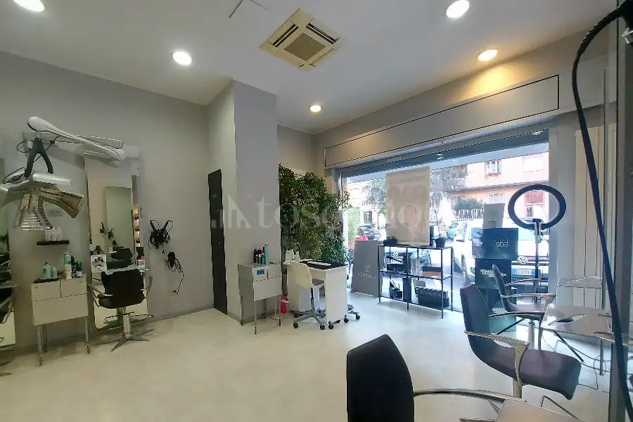 Negozio in affitto di 150 mq a €2.300 (rif. 7/2026)