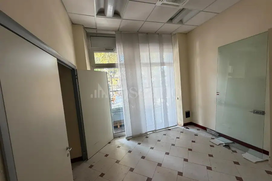 Negozio in affitto di 210 mq a €7.000 (rif. 13/2026)