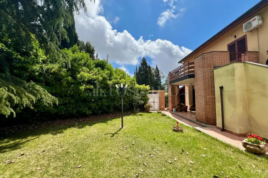 Villa Bifamiliare in vendita di 287 mq a €415.000 (rif. 87/2025)