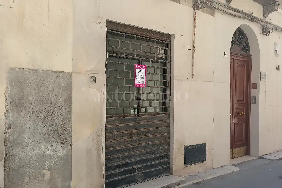 Negozio in vendita di 14 mq a €15.000 (rif. 41/2026)