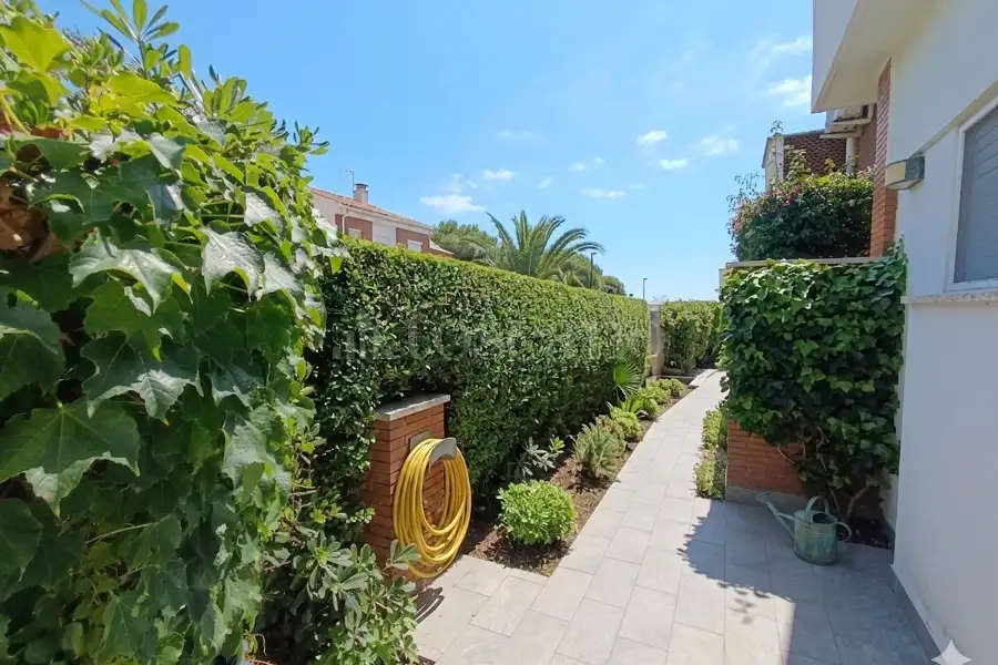 Villino a Schiera in affitto di 120 mq a €2.600 (rif. 49/2026)