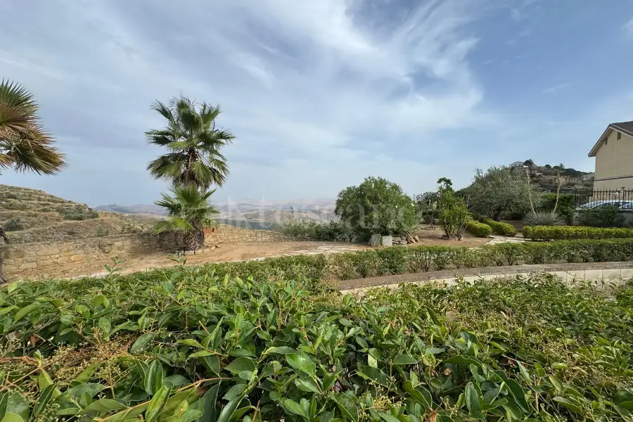 Villa in vendita di 388 mq a €488.000 (rif. 187/2025)