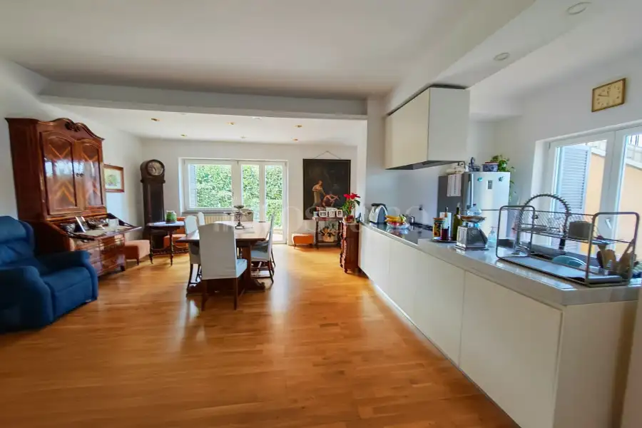 Villa Bifamiliare in vendita di 440 mq a €665.000 (rif. 5/2026)