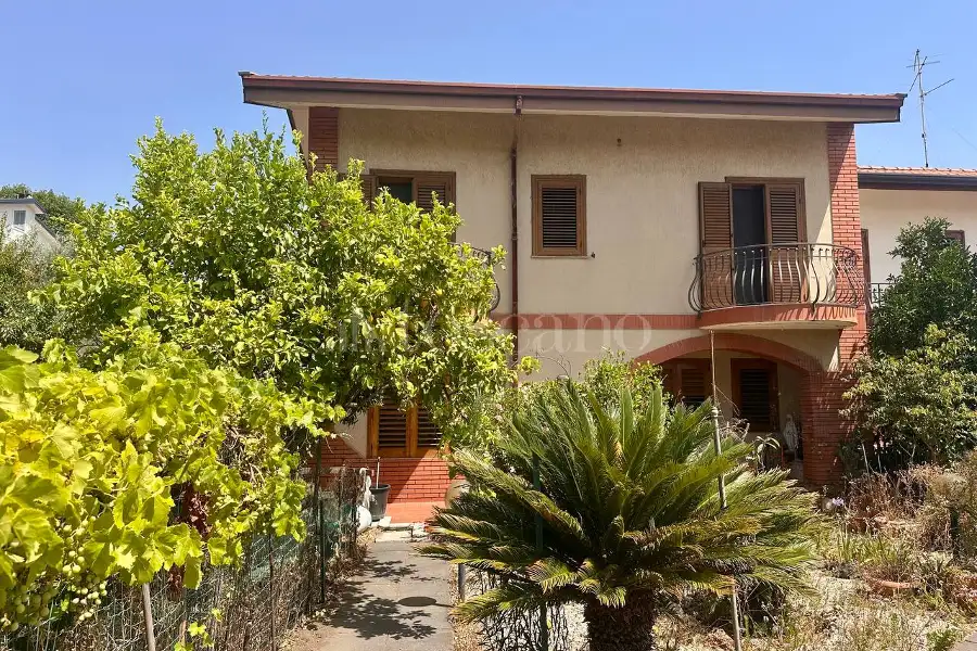 Villa in vendita di 415 mq a €345.000 (rif. 128/2026)