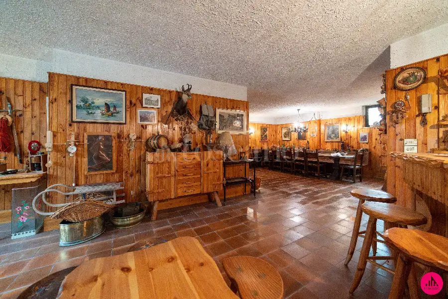 Casa Indipendente in vendita di 370 mq a €380.000 (rif. 8/2026)