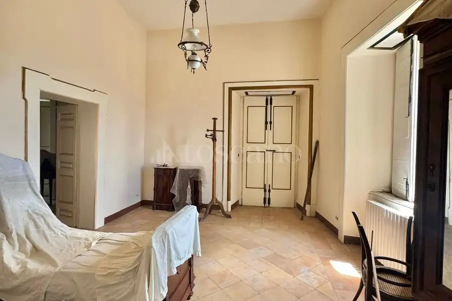 Palazzo in vendita di 600 mq a €180.000 (rif. 127/2026)