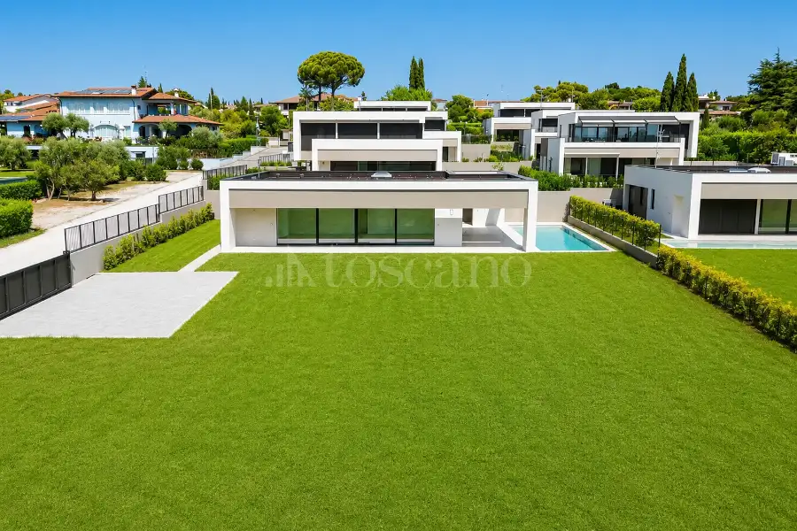 Villa in vendita di 318 mq a €1.595.000 (rif. 13/2025)