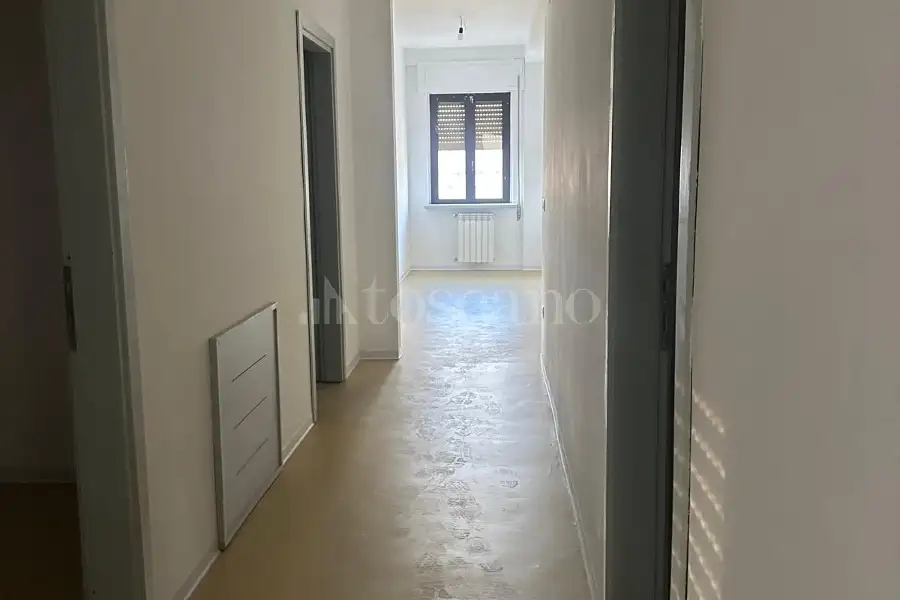 Ufficio in affitto di 300 mq a €3.000 (rif. 83/2026)