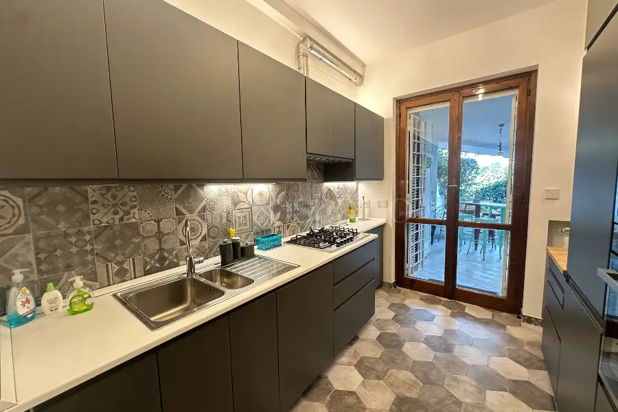 Villa Plurifamiliare in vendita di 180 mq a €1.200.000 (rif. 16/2026)