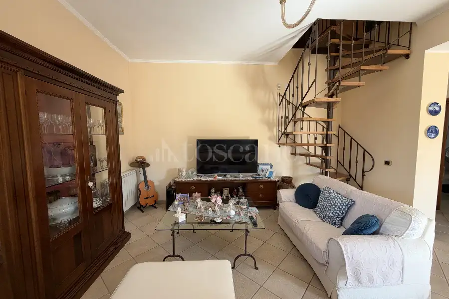 Villa Plurifamiliare in vendita di 400 mq a €399.000 (rif. 137/2026)