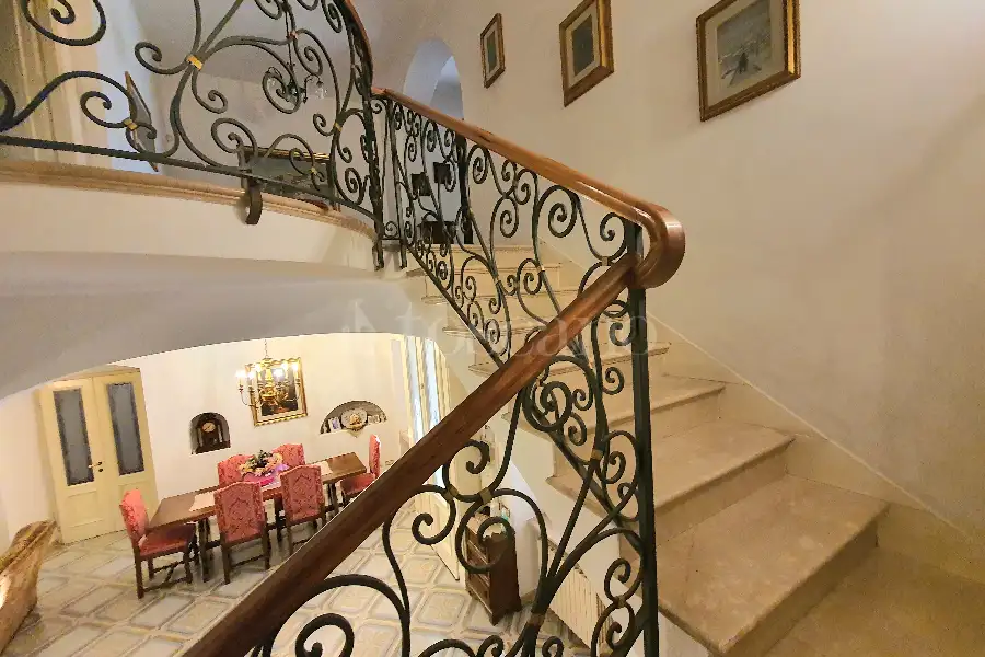 Villa Plurifamiliare in vendita di 400 mq a €399.000 (rif. 6/2025)
