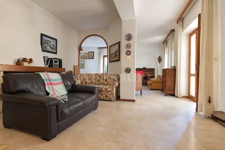 Villa in vendita di 330 mq a €1.150.000 (rif. 33/2026)