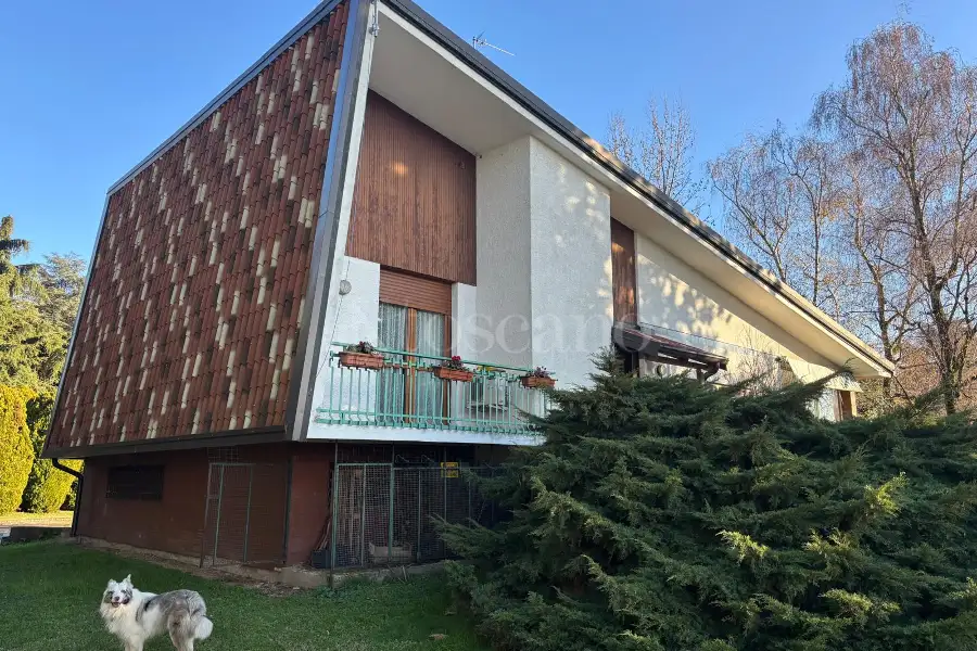 Villa Plurifamiliare in vendita di 370 mq a €1.200.000 (rif. 43/2025)