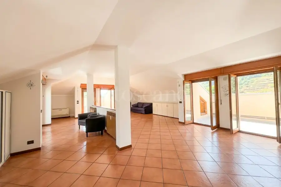 Attico in vendita di 314 mq a €490.000 (rif. 69/2026)
