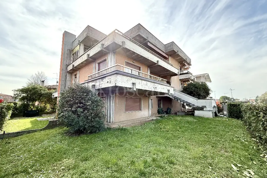 Villa Bifamiliare in vendita di 260 mq a €330.000 (rif. 9/2025)