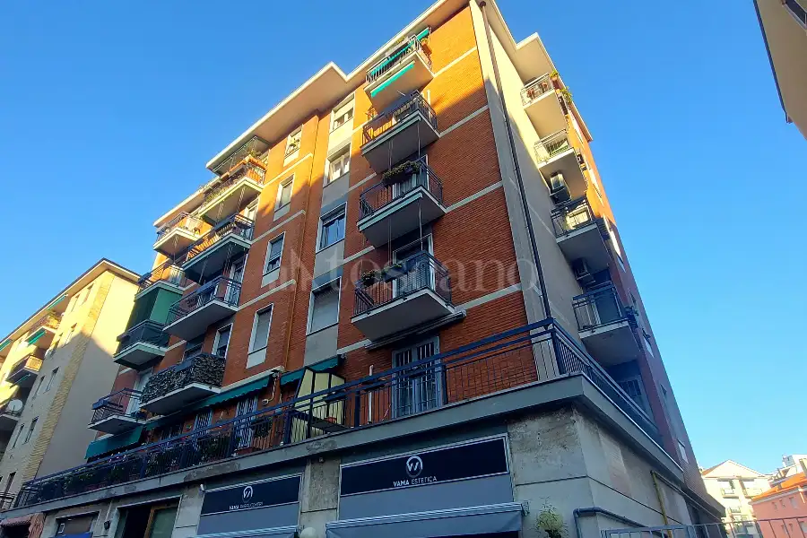 Negozio in affitto di 150 mq a €2.100 (rif. 7/2026)