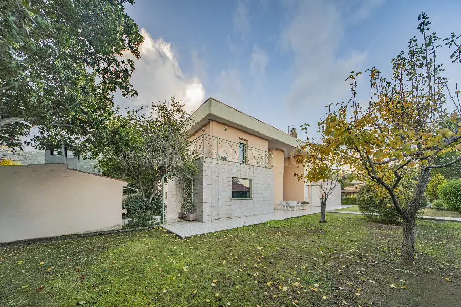 Villa in vendita di 500 mq a €990.000 (rif. 100/2025)