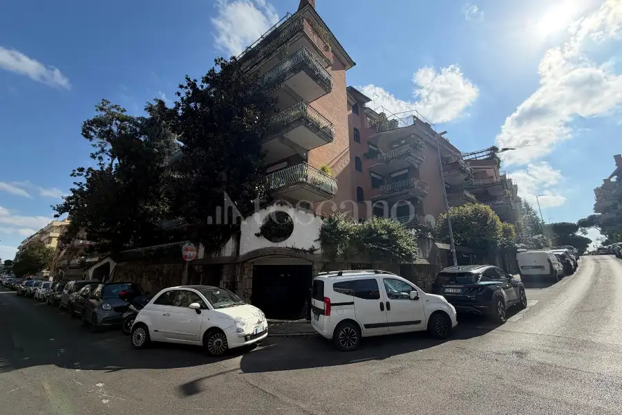 Attico in vendita di 250 mq a €990.000 (rif. 6/2026)