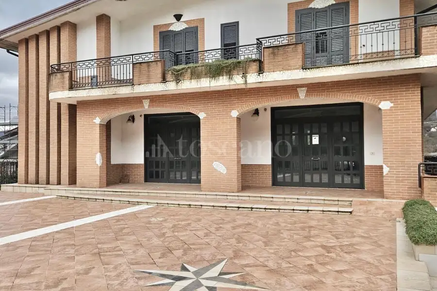 Negozio in affitto di 200 mq a €1.400 (rif. 16/2026)