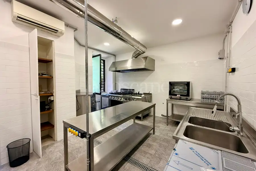 Attività Commerciale in affitto di 109 mq a €4.900 (rif. 25/2026)