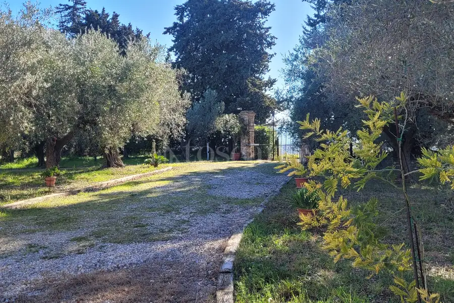 Villa in vendita di 480 mq a €880.000 (rif. 4/2026)
