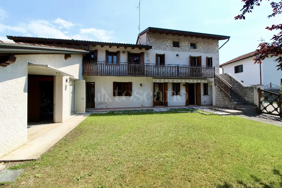 Casa Indipendente in vendita di 236 mq a €250.000 (rif. 121/2026)